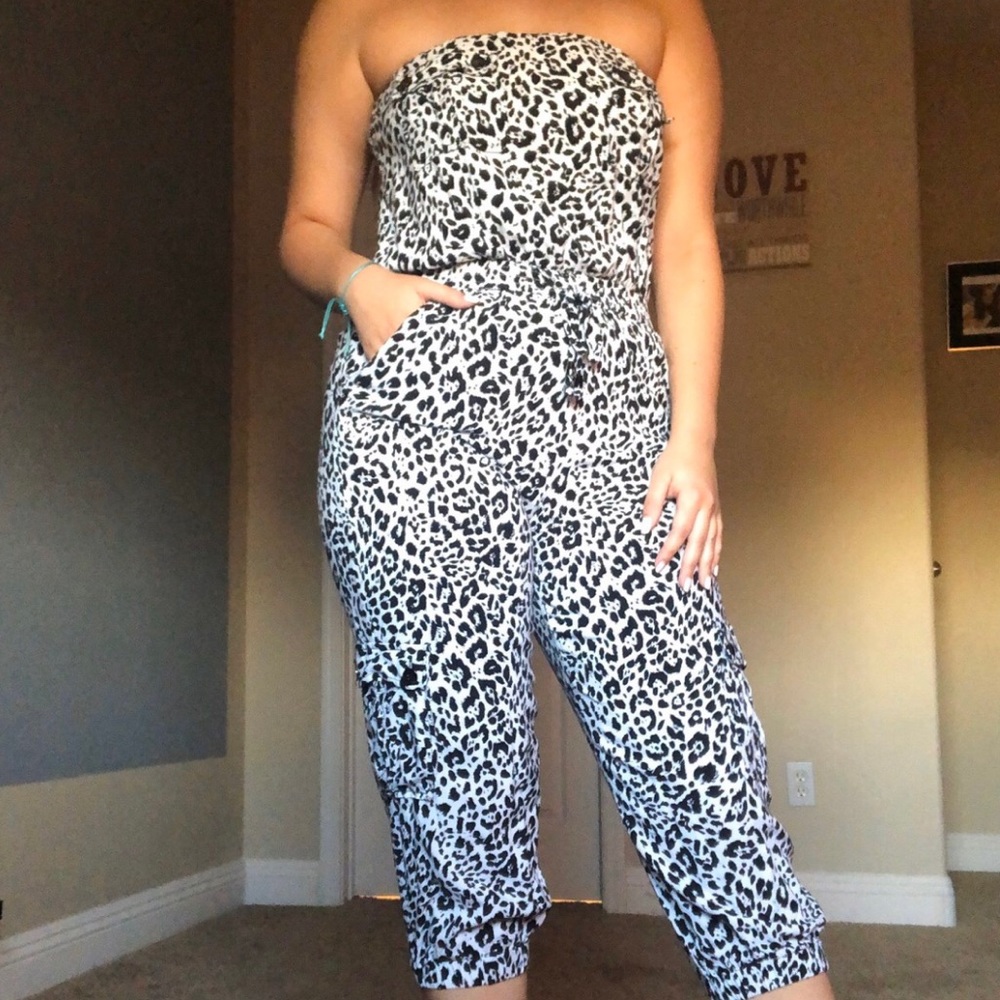 🖤 2B BEBE ANIMAL PRINT STRAPLESS JUMPSUIT 🖤